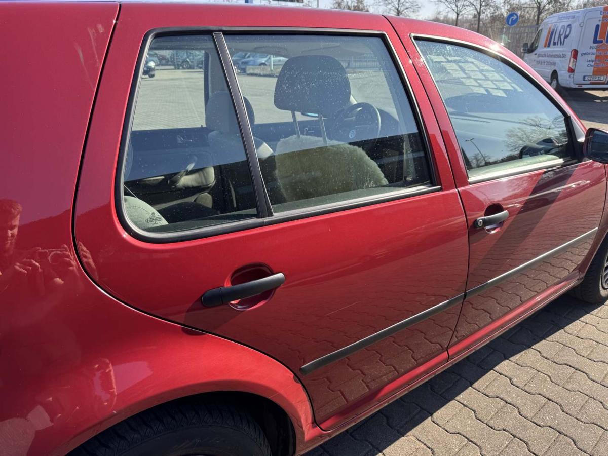 VW Golf 4 original T&uuml;r hinten rechts LC3K Canyonred Flie&szlig;heck Rohbau Bj.2000
